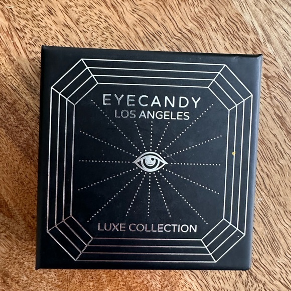 Eye Candy Spider Earrings - Picture 5 of 5